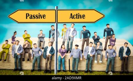 Calle signo a activo versus pasivo Foto de stock