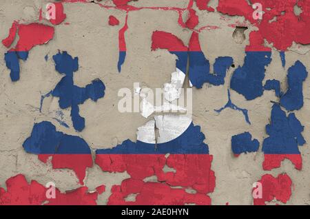 Laos representada en la bandera de los colores de pintura de obsoleta de muro de hormigón desordenado de cerca. Banner en la textura de fondo áspero Foto de stock