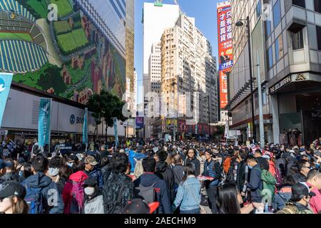 La Isla de Hong Kong, Hong Kong - Dec 8, 2019: carta internacional de los Derechos Humanos protesta en Hong Kong, 0,8 millones de personas en la calle contra la policía