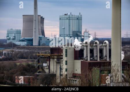 Hamm, enfrente de la planta de incineración de residuos, detrás de RWE Power AG, central eléctrica de carbón Gersteinwerk Foto de stock