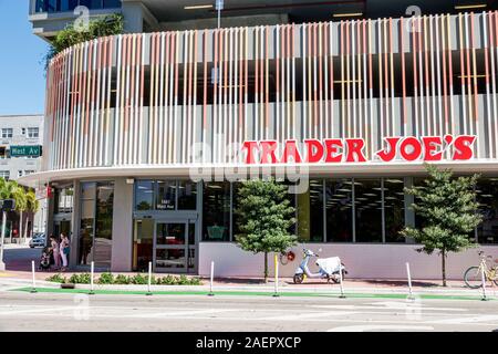 Miami Beach Florida, Trader Joe's, supermercado, tiendas, entrada frontal exterior, mercado urbano, FL191025004