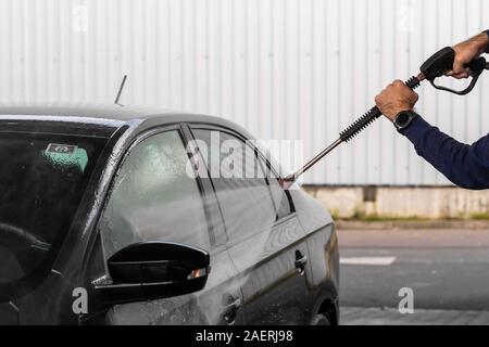 Limpieza de coches, el hombre coche, limpieza interior del vehículo  Fotografía de stock - Alamy