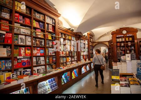 Bertrand Librería en zona Chiado de Lisboa, Portugal. Foto de stock
