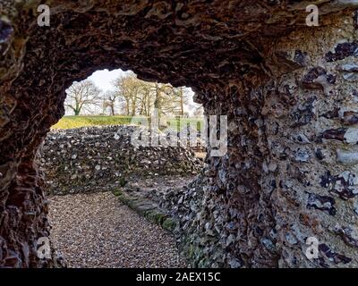 Arcada de piedra en Ludgershall Castillo Foto de stock