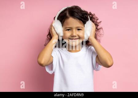 Orejeras Para Niño Feliz Foto de stock y más banco de imágenes de