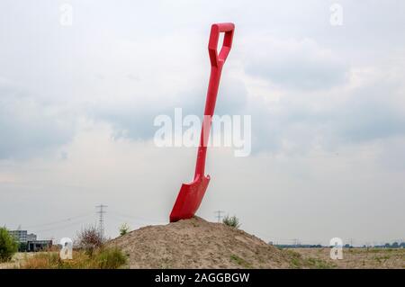 Kunst Als Cadeautje estatua en IJburg Amsterdam Países Bajos 2019 Foto de stock