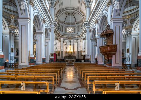 Der Innenraum Basilica di Maria Santissima del Soccorso, Sciacca, Agrigent, Sizilien, Italien, Europa | Catedral de Maria SS. del Soccorso interio