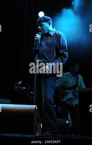 Vigevano, Italia a partir del 13 de julio al 22 de julio de 2010, conciertos en vivo Festival de Vigevano: el cantante Al Jarreau durante el concierto Foto de stock