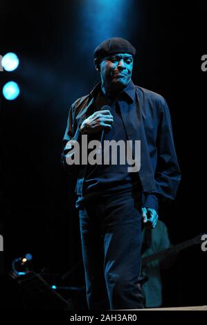 Vigevano, Italia a partir del 13 de julio al 22 de julio de 2010, conciertos en vivo Festival de Vigevano: el cantante Al Jarreau durante el concierto Foto de stock
