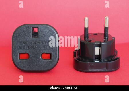 Tipo G (Británico) socket de tipo F (Schuko) Enchufe adaptador de viaje con  obturador de seguridad Fotografía de stock - Alamy