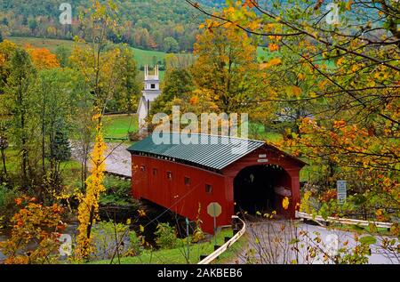 Vista de puente cubierto, Arlington, Vermont, EE.UU. Foto de stock