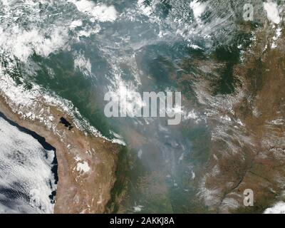 Imagen satelital del 21 de agosto de 2019 mostrando los extensos incendios en la cuenca amazónica Foto de stock