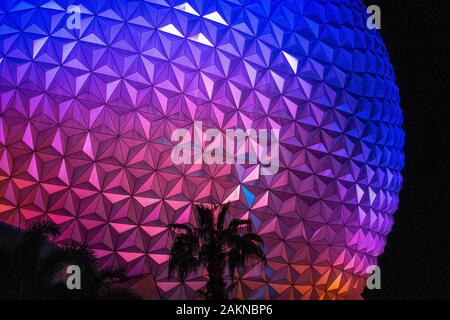 Fuera de la 'Spaceship Earth' ride en Epcot en Walt Disney World, Orlando, Florida, EE.UU. Foto de stock