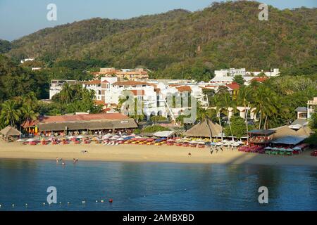 Muelle de Crucero y resort de Vista de Huatulco Bays de Huatulco, México, Bahía L'Entrega, Bahias de Huatulco, Oaxaca, Playa Santa Cruz