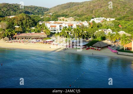 Muelle de Crucero y resort de Vista de Huatulco Bays de Huatulco, México, Bahía L'Entrega, Bahias de Huatulco, Oaxaca, Playa Santa Cruz