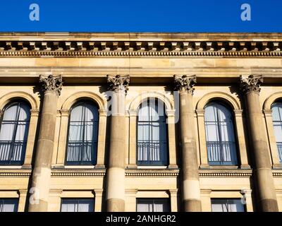 Columnas corintias detalle de arquitectura en St Georges Hall Bridge Street en Bradford, West Yorkshire, Inglaterra