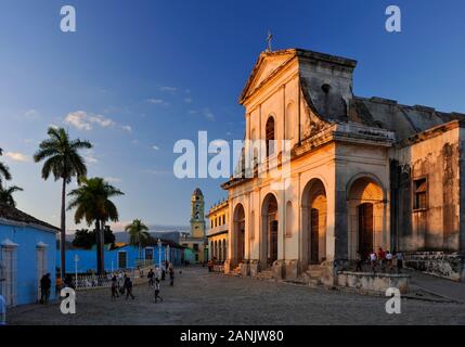 Trinidad, la Iglesia Parroquial, la Plaza Mayor, Trinidad, Cuba. 1892 auf den Ruinen einer Vorgängerkirche erbaut. Foto de stock