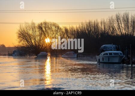 Bampton, Oxfordshire, River Thames, Lugar Shoot, Vacaciones, Viajes