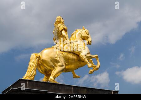 Caballo Dorado "Goldener Reiter", la estatua de Augusto el Fuerte en Dresde, Sajonia, Alemania Foto de stock