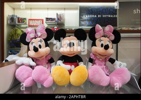 muñecas tienda disney