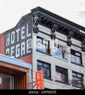 Imagen del cartel del Hotel Regal en la calle Granville en el centro de Vancouver Foto de stock