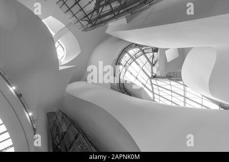 Vestíbulo interior del Guggenheim, Bilbao, España