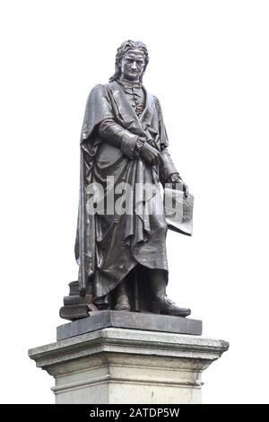 Una estatua de Sir Isaac Newton, St Peter's Hill, fuera del Grantham Guildhall Arts Center (antes Ayuntamiento de Grantham), Lincolnshire. Foto de stock