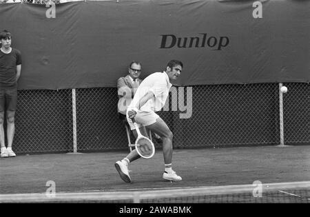 Partidos de tenis en METS Jobs Scheveningen Marty Riessen en acción Fecha:  6 de julio de