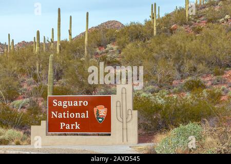 Señal De Entrada Al Parque Nacional Saguaro, Tucson, Arizona, Estados Unidos.