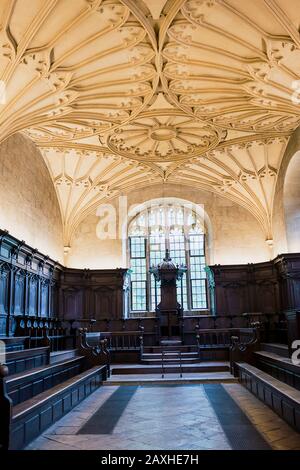 Convocation House dentro de la Biblioteca Bodleian en la Universidad de Oxford fue una cámara de reunión para la Cámara de los comunes durante la Guerra Civil Inglesa. Foto de stock