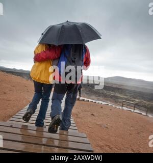 Lloviendo, geotérmica -área volcánica, Krafla, norte de Islandia