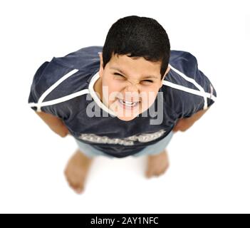 niño cuerpo entero sonriente aislado Stock Photo