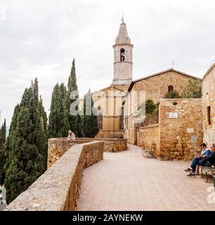 17 DE OCTUBRE de 2018, PIENZA, ITALIA: Vista panorámica de la ciudad de Pienza, patrimonio mundial de la UNESCO