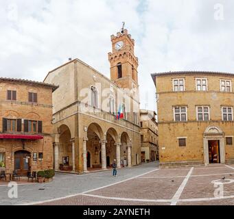 17 DE OCTUBRE de 2018, PIENZA, ITALIA: Vista panorámica de la ciudad de Pienza, patrimonio mundial de la UNESCO