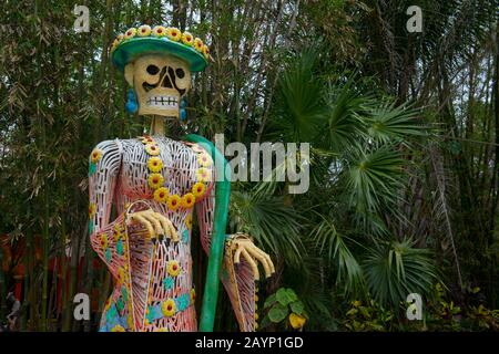 Un día de muertos (día festivo mexicano) estatua en el Parque Nacional Cozumel Chankanaab en la Isla Cozumel cerca de Cancún en el estado de Quintana Roo, pluma de Yucatán Foto de stock