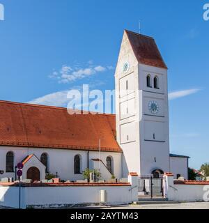 Germering Municipal, Distrito Fürstenfeldbruck, Alta Baviera, Alemania: Chruchyard Y La Iglesia De San Jakob Foto de stock