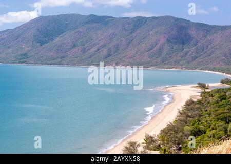 Playa Wangetti desde el mirador Rexout, autopista Captain Cook, Wangetti, Queensland, Australia