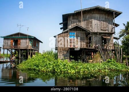 casas flotantes en el Lago Inle (Birmania -Birmania) Foto de stock