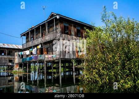 casas flotantes en el Lago Inle (Birmania -Birmania)