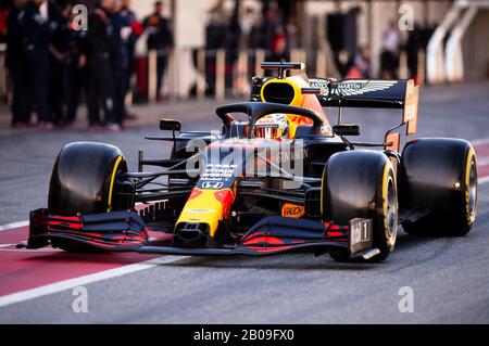 19 de febrero de 2020; Circuit de Barcelona, Barcelona, Cataluña, España; Formula 1 Pre season Testing One; Max Verstappen conduciendo el Red Bull Racing Team RB16 en marcha durante Los Días de prueba de Formula 1 en el Circuit of Catalunya