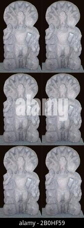 Nagaraja de pie (Colección de Estudio), India, siglo 20, India, Piedra, H. 35 3/4 in. (90.8 cm); an. 18 pulg. (45.7 cm); D. 7 pulg. (17.8 cm); Peso 222 kg (100.7 libras), escultura Foto de stock