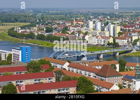 Vista al Puente de la Paz con Oder en Frankfurt (Oder), Brandeburgo, Alemania Foto de stock