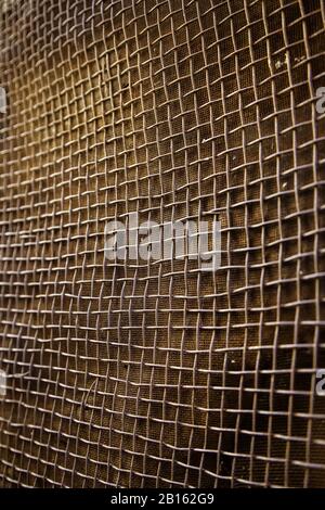 arco surf disco Malla metálica oxidada, protección y detalles de seguridad, paso del tiempo  Fotografía de stock - Alamy