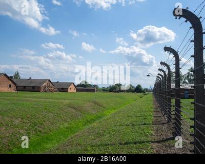 Vallas de alambre de púas Auschwitz II Foto de stock