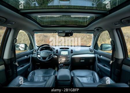 Foto detallada en el interior de un maravilloso todoterreno con dach/techo solar panorámico acristalado - Kia Sorento Facelift Platinum