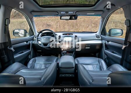 Foto detallada en el interior de un maravilloso todoterreno con dach/techo solar panorámico acristalado - Kia Sorento Facelift Platinum