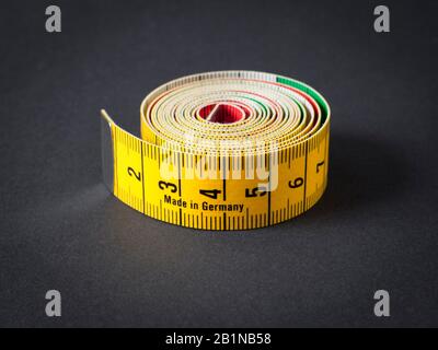 Meter in cm black yellow fotografías e imágenes de alta resolución - Alamy
