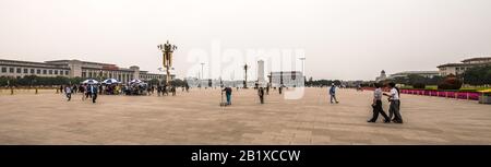 Pekín, СHINA - 01 DE JUNIO de 2019: Plaza Tiananmen - situada en el centro de Pekín - la capital de la República Popular de China.