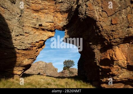 Arco de roca natural, Parque Nacional de Sehlabathebe, Lesotho Foto de stock