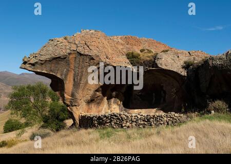 Refugio De Rocas, Parque Nacional Sehlabathebe, Lesotho Foto de stock